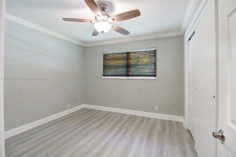 House in Cutler Bay, Florida 3 bedrooms, 152.36 sq.m. № 1834068 - photo 17