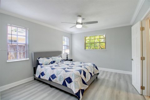 House in Cutler Bay, Florida 3 bedrooms, 152.36 sq.m. № 1834068 - photo 11