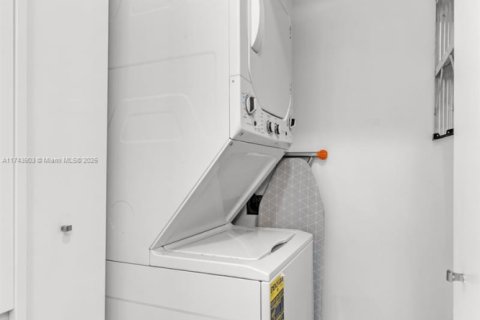 Купить кондоминиум в Норт-Бей-Виллидж, Флорида 2 спальни, 103.4м2, № 1943079 - фото 19