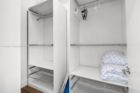 Купить кондоминиум в Норт-Бей-Виллидж, Флорида 2 спальни, 103.4м2, № 1943079 - фото 29