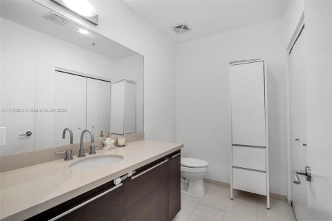 Купить кондоминиум в Норт-Бей-Виллидж, Флорида 2 спальни, 103.4м2, № 1943079 - фото 18