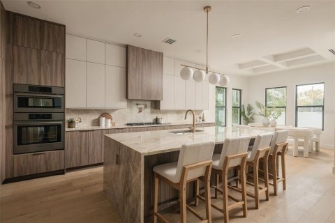 Купить виллу или дом в Тампа, Флорида 3 комнаты, 337.98м2, № 2409858 - фото 3