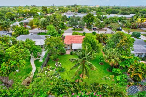 Снять в аренду виллу или дом в Делрей-Бич, Флорида 2 спальни, 93.83м2, № 1162941 - фото 1