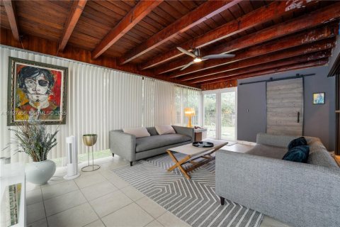 Villa ou maison à vendre à Miami, Floride: 3 chambres, 114.64 m2 № 1987340 - photo 4