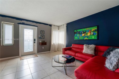 Villa ou maison à vendre à Miami, Floride: 3 chambres, 114.64 m2 № 1987340 - photo 13