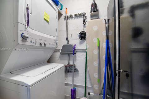 Villa ou maison à vendre à Miami, Floride: 3 chambres, 114.64 m2 № 1987340 - photo 23