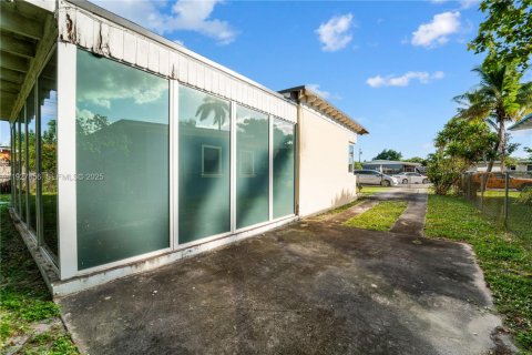 Villa ou maison à vendre à Miami, Floride: 3 chambres, 114.64 m2 № 1987340 - photo 29