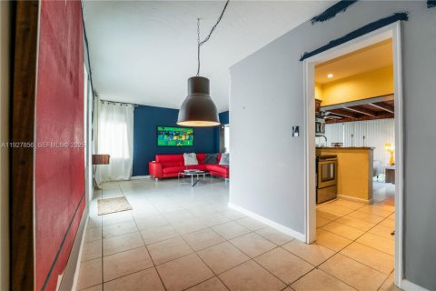 Villa ou maison à vendre à Miami, Floride: 3 chambres, 114.64 m2 № 1987340 - photo 8