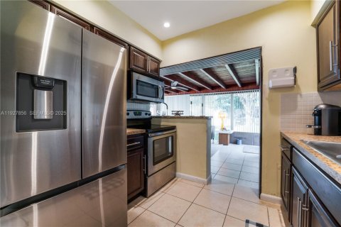 Villa ou maison à vendre à Miami, Floride: 3 chambres, 114.64 m2 № 1987340 - photo 16