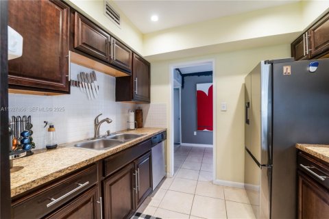 Villa ou maison à vendre à Miami, Floride: 3 chambres, 114.64 m2 № 1987340 - photo 14