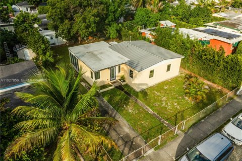 Villa ou maison à vendre à Miami, Floride: 3 chambres, 114.64 m2 № 1987340 - photo 1
