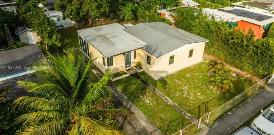 Villa ou maison à Miami, Floride 3 chambres, 114.64 m2 № 1987340