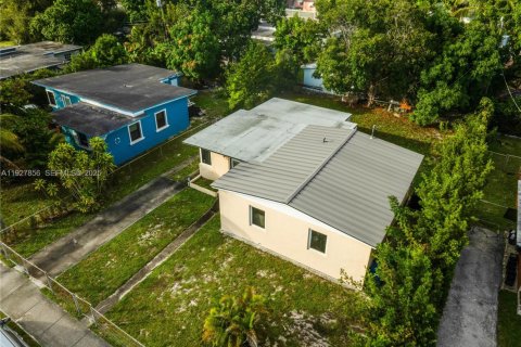 Villa ou maison à vendre à Miami, Floride: 3 chambres, 114.64 m2 № 1987340 - photo 2
