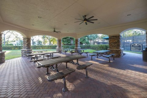 House in Boynton Beach, Florida 5 bedrooms, 336.4 sq.m. № 880638 - photo 1