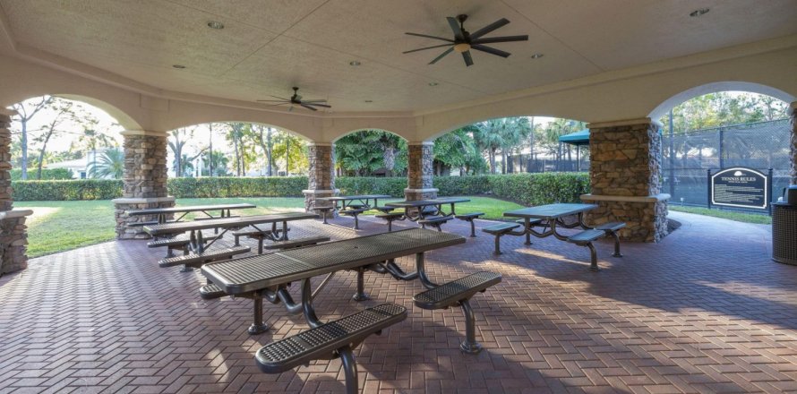 House in Boynton Beach, Florida 5 bedrooms, 336.4 sq.m. № 880638