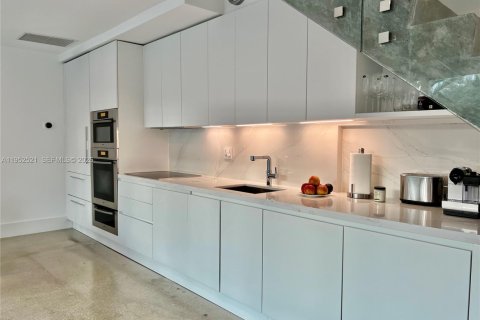 Condominio en alquiler en Miami Beach, Florida, 3 dormitorios, 143.63 m2 № 2054439 - foto 15