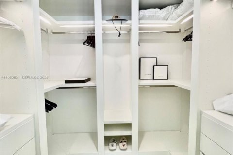 Condominio en alquiler en Miami Beach, Florida, 3 dormitorios, 143.63 m2 № 2054439 - foto 7