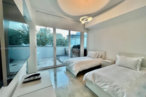 Condominio en alquiler en Miami Beach, Florida, 3 dormitorios, 143.63 m2 № 2054439 - foto 18