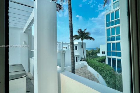 Condominio en alquiler en Miami Beach, Florida, 3 dormitorios, 143.63 m2 № 2054439 - foto 26