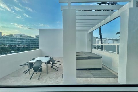 Condominio en alquiler en Miami Beach, Florida, 3 dormitorios, 143.63 m2 № 2054439 - foto 25