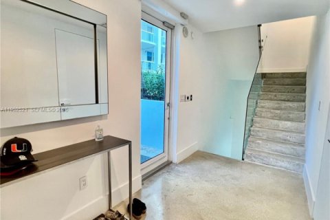 Condominio en alquiler en Miami Beach, Florida, 3 dormitorios, 143.63 m2 № 2054439 - foto 2