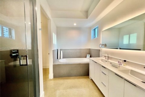 Condominio en alquiler en Miami Beach, Florida, 3 dormitorios, 143.63 m2 № 2054439 - foto 9