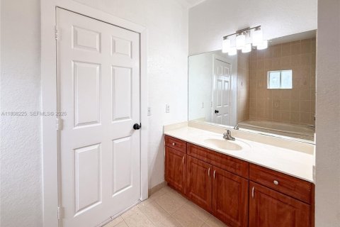 Villa ou maison à vendre à Miami, Floride: 4 chambres, 173.45 m2 № 1935727 - photo 22