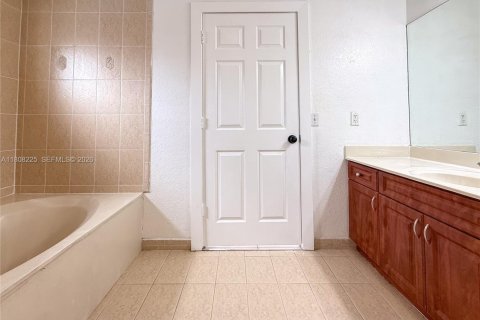 Villa ou maison à vendre à Miami, Floride: 4 chambres, 173.45 m2 № 1935727 - photo 23