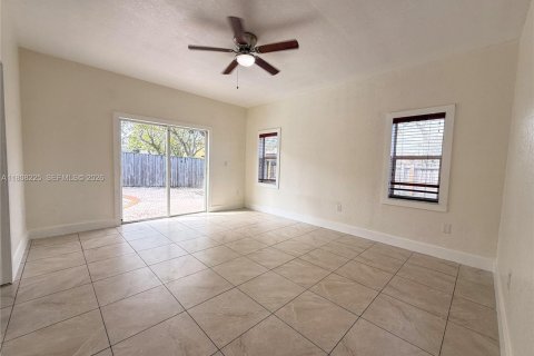 Villa ou maison à vendre à Miami, Floride: 4 chambres, 173.45 m2 № 1935727 - photo 20