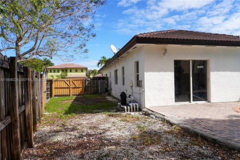 Villa ou maison à vendre à Miami, Floride: 4 chambres, 173.45 m2 № 1935727 - photo 30