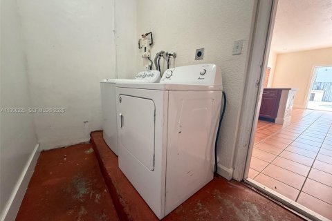 Villa ou maison à vendre à Miami, Floride: 4 chambres, 173.45 m2 № 1935727 - photo 26