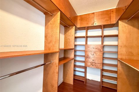 Villa ou maison à vendre à Miami, Floride: 4 chambres, 173.45 m2 № 1935727 - photo 25