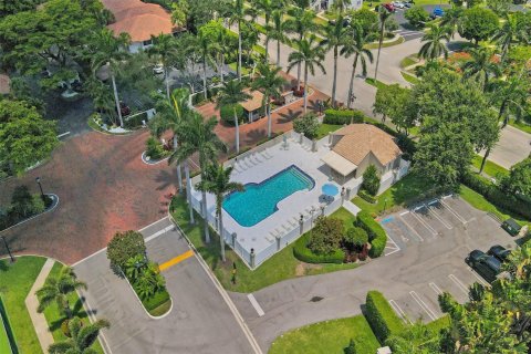 Villa ou maison à vendre à Delray Beach, Floride: 4 chambres, 240.62 m2 № 1189940 - photo 1
