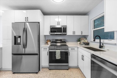 Casa en venta en New Port Richey, Florida, 2 dormitorios, 91.6 m2 № 2383792 - foto 15