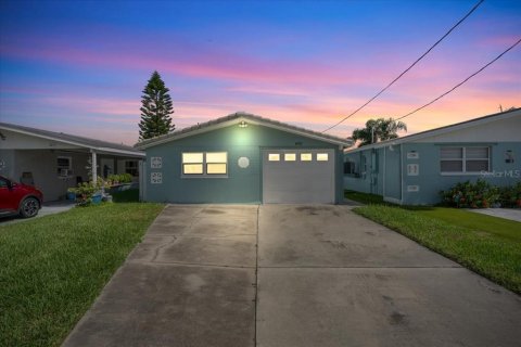 Casa en New Port Richey, Florida 2 dormitorios, 91.6 m2 № 2383792