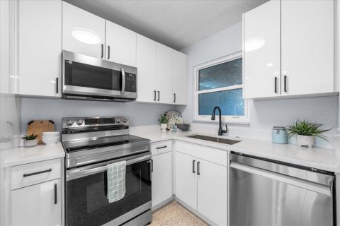 Casa en venta en New Port Richey, Florida, 2 dormitorios, 91.6 m2 № 2383792 - foto 13