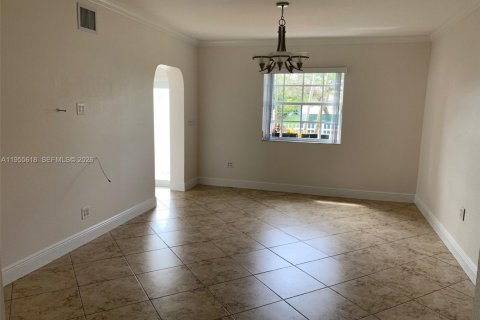 House in Miami, Florida 3 bedrooms № 2011388 - photo 23