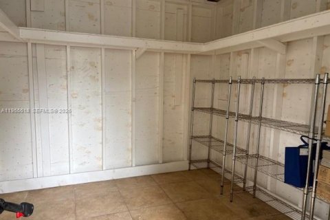 House in Miami, Florida 3 bedrooms № 2011388 - photo 18