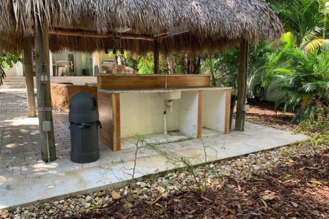 House in Miami, Florida 3 bedrooms № 2011388 - photo 16