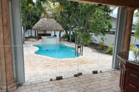 House in Miami, Florida 3 bedrooms № 2011388 - photo 20