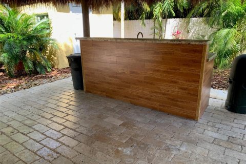 House in Miami, Florida 3 bedrooms № 2011388 - photo 10