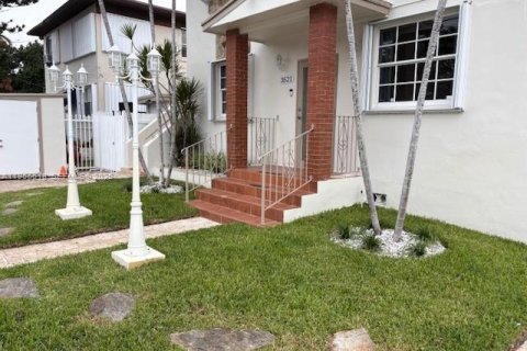 House in Miami, Florida 3 bedrooms № 2011388 - photo 22