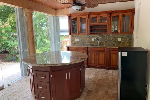 House in Miami, Florida 3 bedrooms № 2011388 - photo 5