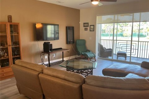 Townhouse in Seminole, Florida 3 bedrooms, 193.98 sq.m. № 2427076 - photo 6