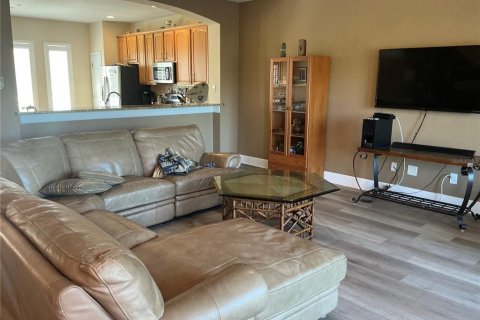 Townhouse in Seminole, Florida 3 bedrooms, 193.98 sq.m. № 2427076 - photo 5