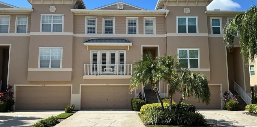 Townhouse in Seminole, Florida 3 bedrooms, 193.98 sq.m. № 2427076