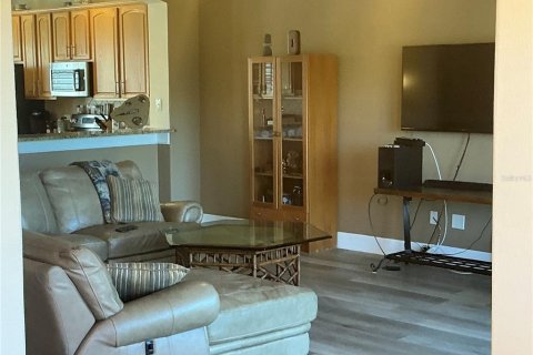 Townhouse in Seminole, Florida 3 bedrooms, 193.98 sq.m. № 2427076 - photo 7