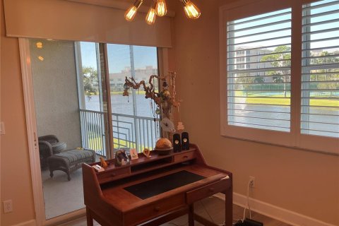 Townhouse in Seminole, Florida 3 bedrooms, 193.98 sq.m. № 2427076 - photo 19