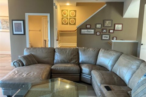 Townhouse in Seminole, Florida 3 bedrooms, 193.98 sq.m. № 2427076 - photo 8