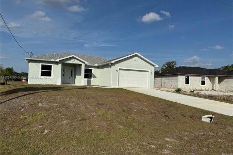 House in LaBelle, Florida 3 bedrooms, 155.43 sq.m. № 1736067 - photo 3